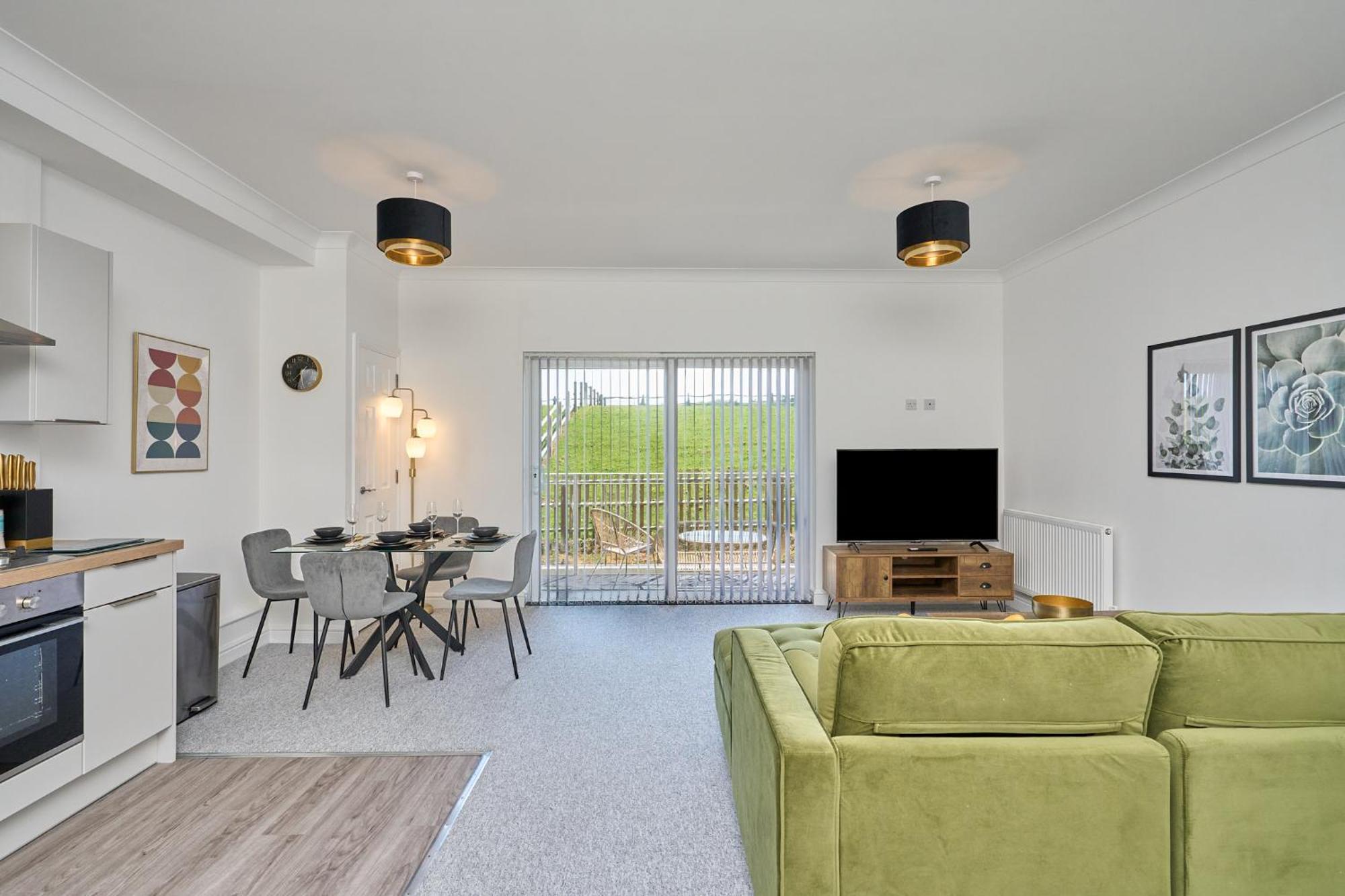 Spacious 1 Bed Apt - Stunning Views & Private Parking - 5 Mins To Beach - Dog Friendly - Close To Ventnor, Shanklin & Sandown - Ideal For Friends, Families & Business Travellers - Sleeps Up To 4 Guests - Managed By "Greenstay Serviced Accommodation" Bonchurch Eksteriør bilde