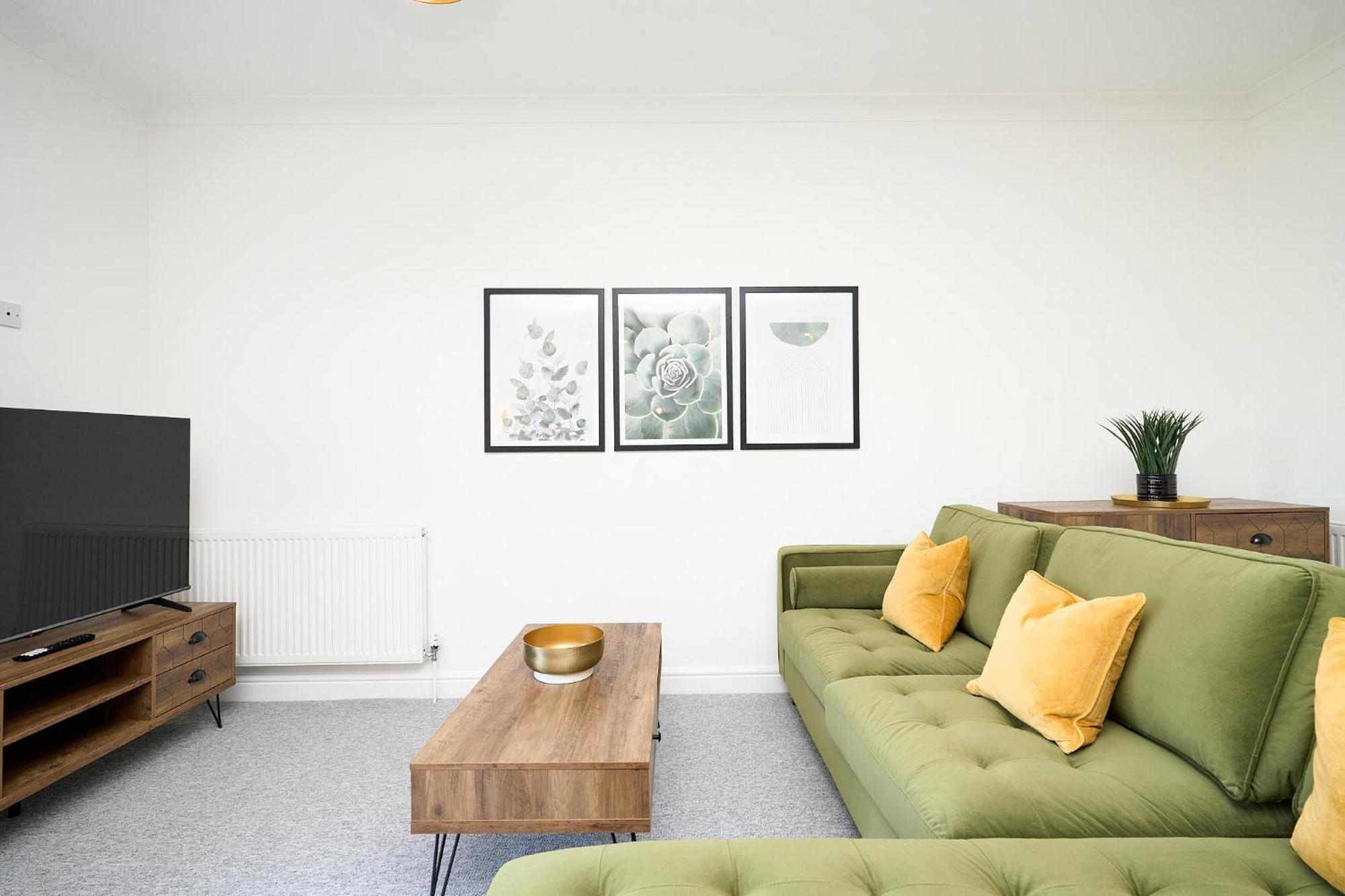 Spacious 1 Bed Apt - Stunning Views & Private Parking - 5 Mins To Beach - Dog Friendly - Close To Ventnor, Shanklin & Sandown - Ideal For Friends, Families & Business Travellers - Sleeps Up To 4 Guests - Managed By "Greenstay Serviced Accommodation" Bonchurch Eksteriør bilde